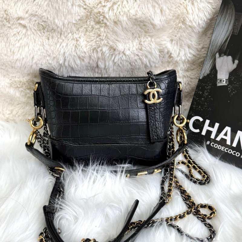 Chanel 黑色 鱷魚壓紋 小號 寬肩帶 流浪包 金扣-0