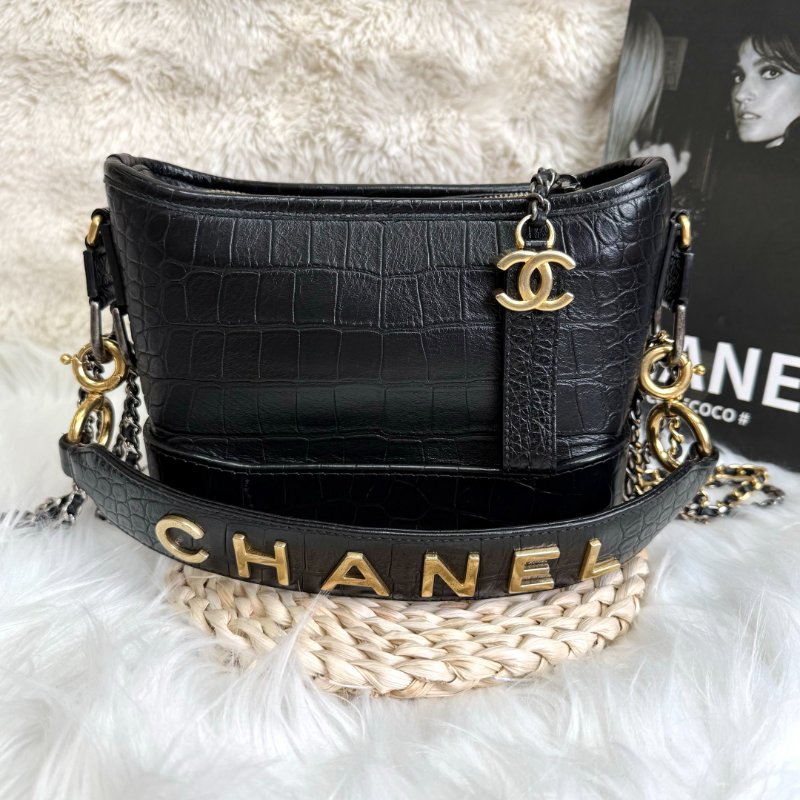 Chanel 黑色 鱷魚壓紋 小號 寬肩帶 流浪包 金扣-1