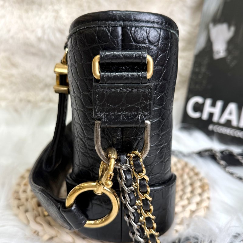 Chanel 黑色 鱷魚壓紋 小號 寬肩帶 流浪包 金扣-3