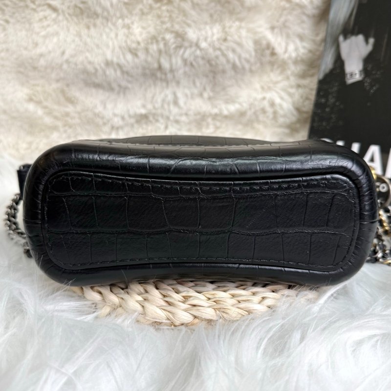 Chanel 黑色 鱷魚壓紋 小號 寬肩帶 流浪包 金扣-4