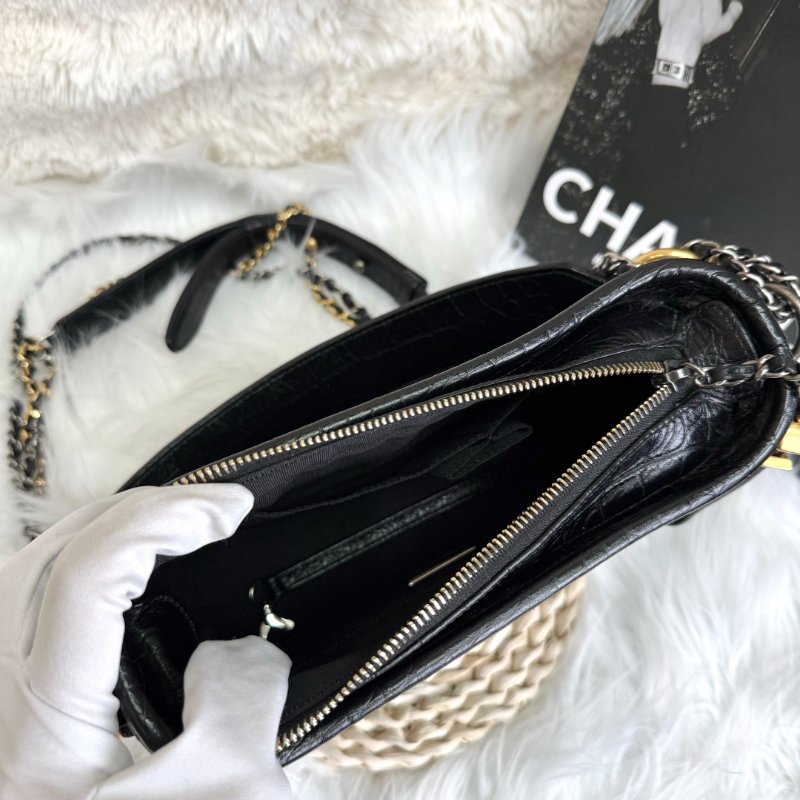 Chanel 黑色 鱷魚壓紋 小號 寬肩帶 流浪包 金扣-5