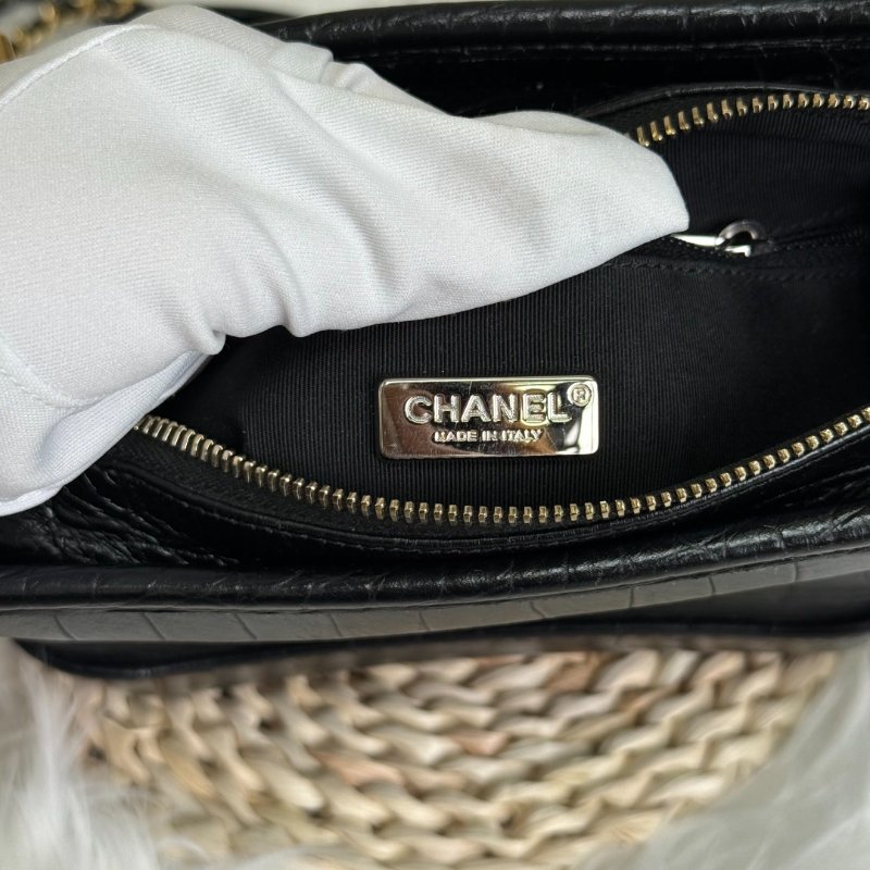 Chanel 黑色 鱷魚壓紋 小號 寬肩帶 流浪包 金扣-8