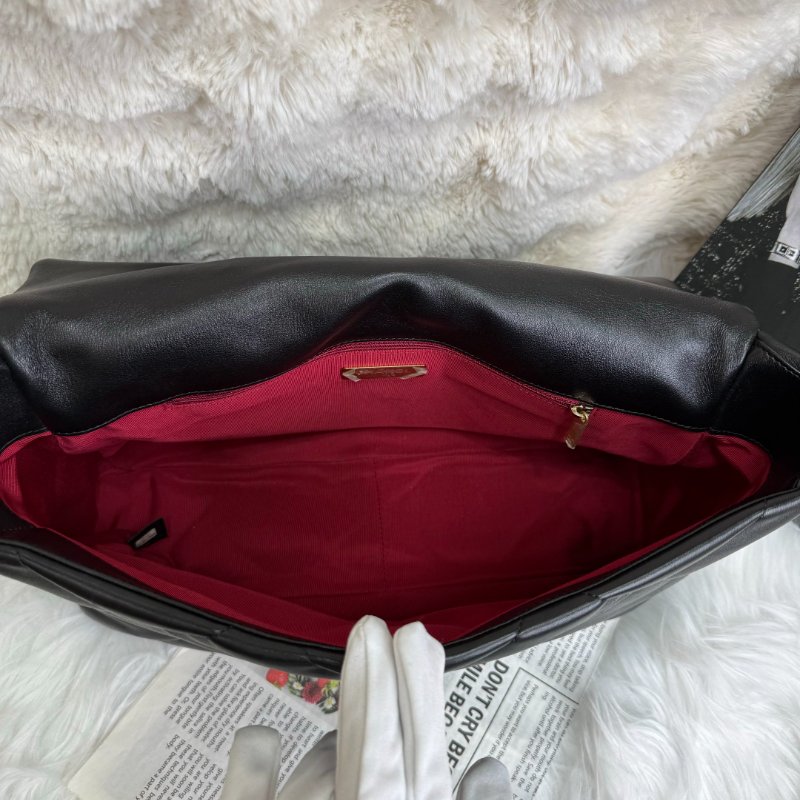 Chanel 19 Bag 黑色 菱格紋 羊皮 超大號 金扣 金銀鏈條-6