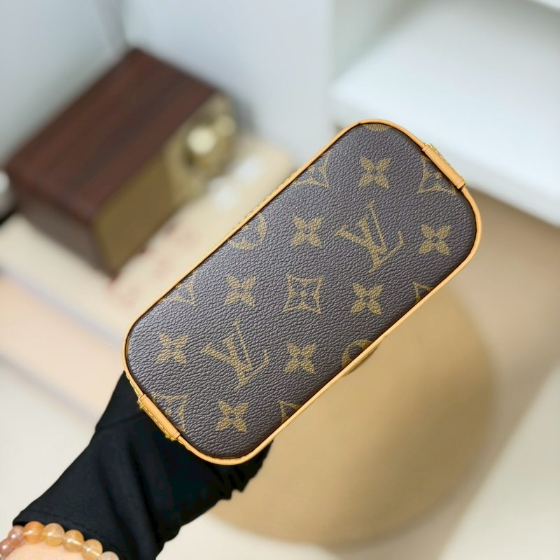 (小天菜超可愛)🏷️LV 路易威登.Nano Alma M82717 芯片款-12
