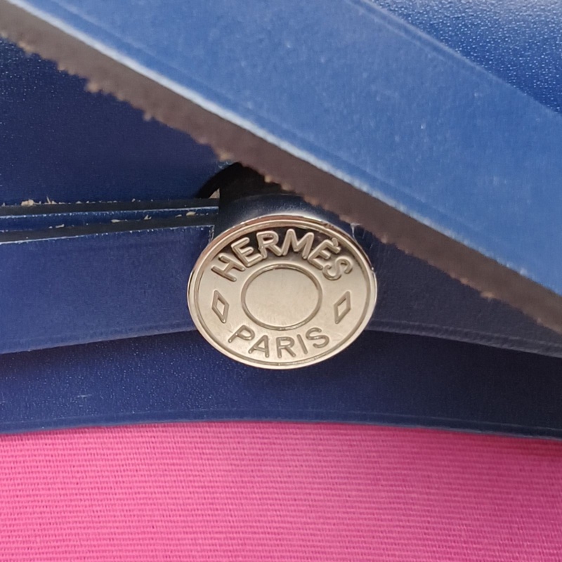 HERMES Herbag31玉蘭粉拼寶石藍帆布/牛皮C刻肩背包銀扣-4