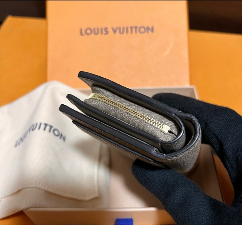 Lv M82370經典Clea系列斑鳩灰❤️皮革短夾、中夾 日本限定款(已售出)-1
