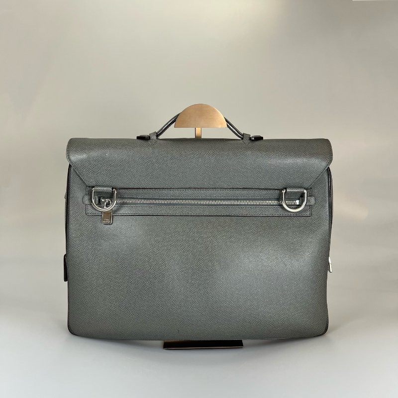 LV M32641 冰白灰TAIGA牛皮壓扣式斜背公事包-1