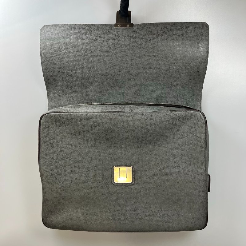 LV M32641 冰白灰TAIGA牛皮壓扣式斜背公事包-4
