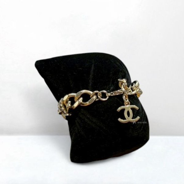 A12917-CHANEL 珍珠方形雙C水鑽淡金手鍊-4