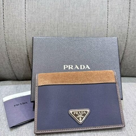 💎Han's house精品服飾💎PRADA 麂皮拼接 信用卡護照夾 卡夾 短夾 原價20800