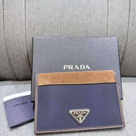 💎Han's house精品服飾💎PRADA 麂皮拼接 信用卡護照夾 卡夾 短夾 原價20800-0
