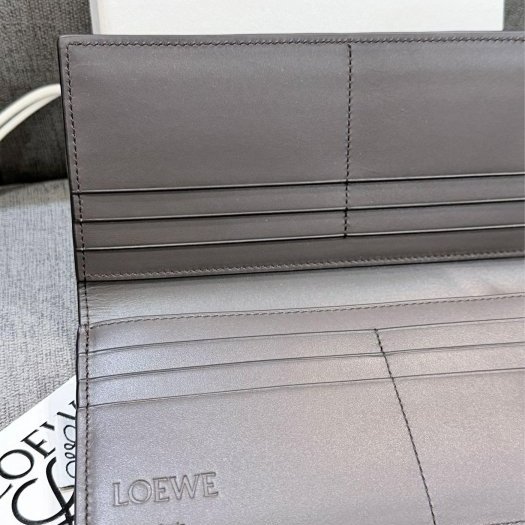 💎Han's house精品服飾💎LOEWE PUZZLE 拼接 長夾 西班牙製 原價25000-2