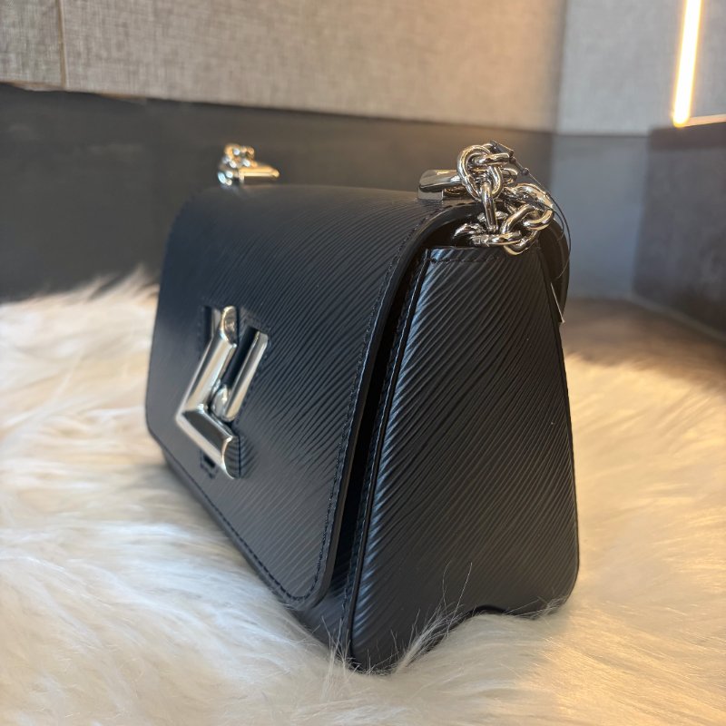 LV EP轉扣翻蓋鏈包 黑色晶片款-1