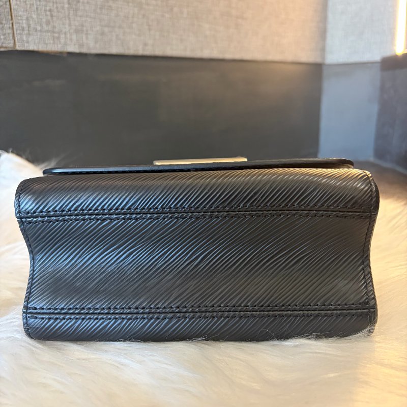 LV EP轉扣翻蓋鏈包 黑色晶片款-2