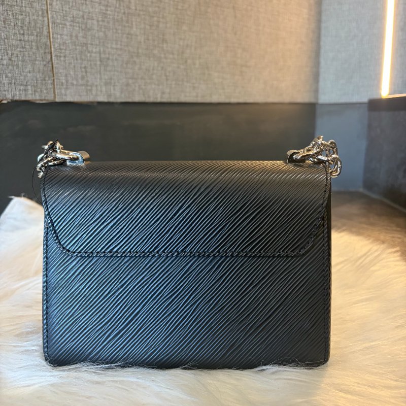 LV EP轉扣翻蓋鏈包 黑色晶片款-3