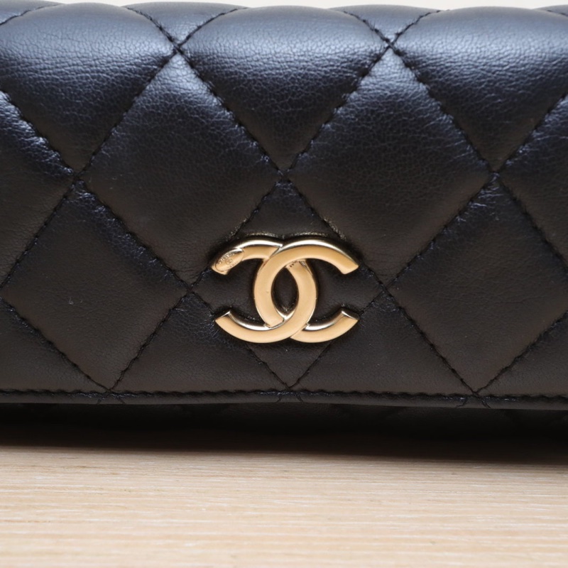 CHANEL 黑色羊皮30開金扣彩虹鏈條CFMiniWoc肩背包-4