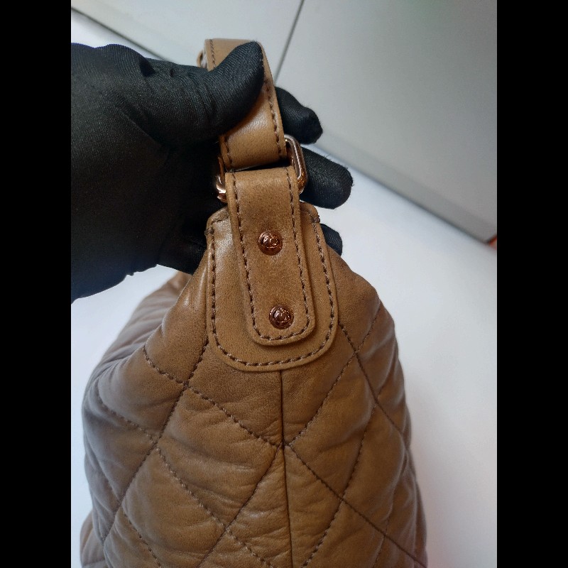 Chanel 泥土色皮革單把肩側包 hobo-17
