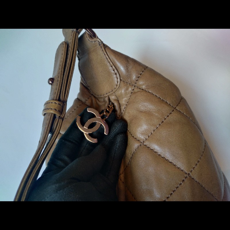Chanel 泥土色皮革單把肩側包 hobo-21