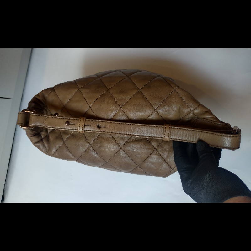 Chanel 泥土色皮革單把肩側包 hobo-23