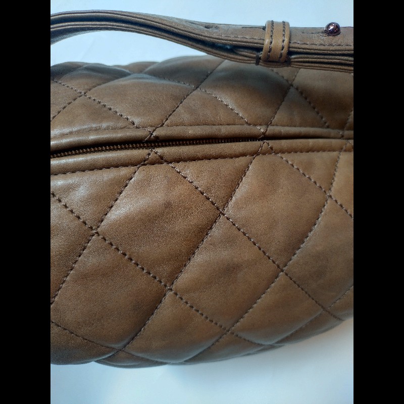 Chanel 泥土色皮革單把肩側包 hobo-24