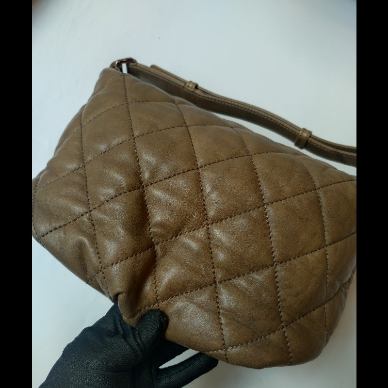 Chanel 泥土色皮革單把肩側包 hobo-25