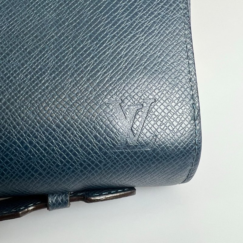 LV M44276/CA3136 深藍手拿萬用包-10