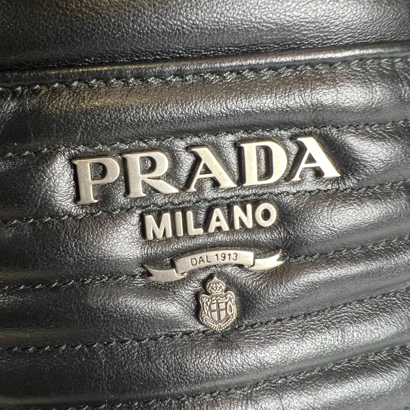 PRADA 1BH038 黑水桶-5