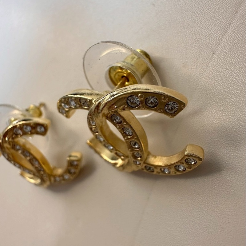 CHANEL|水鑽雕刻大雙C耳釘-3