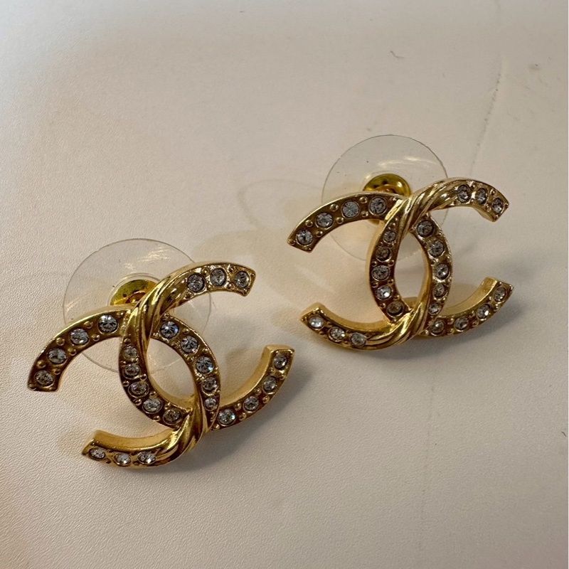 CHANEL|水鑽雕刻大雙C耳釘-4