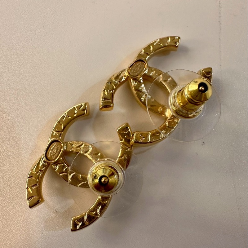 CHANEL|水鑽雕刻大雙C耳釘-7