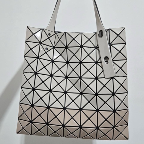 Issey Miyake 三宅一生 BaoBao 基本款 奶茶色雙拼 7x7 肩背 手提包