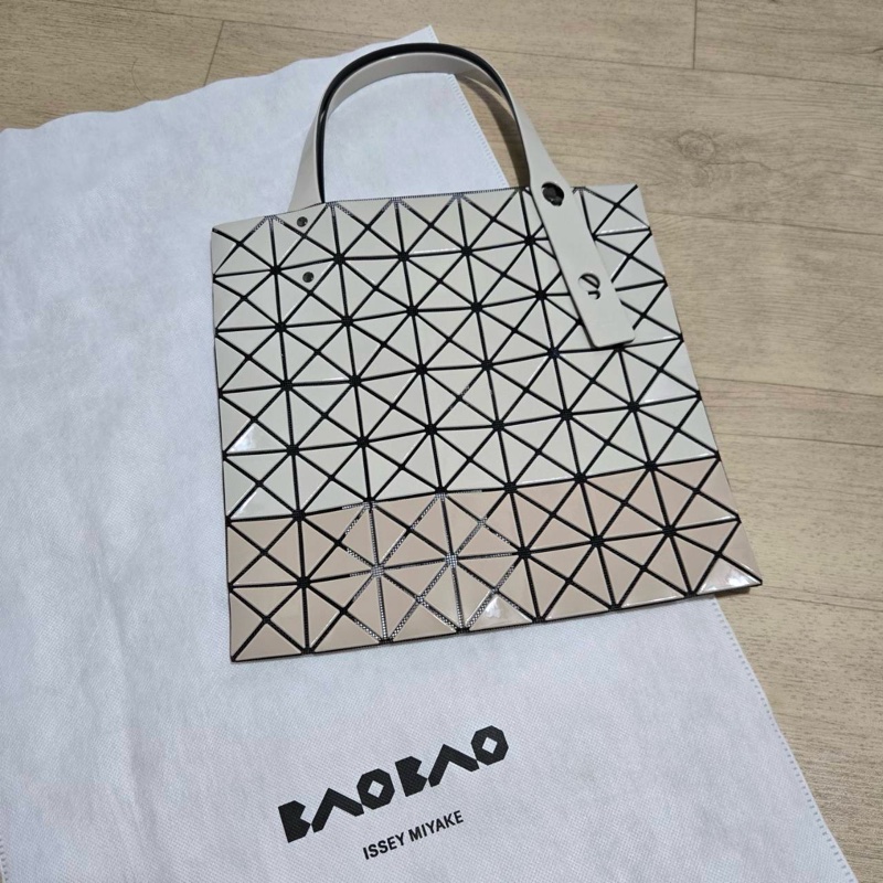 Issey Miyake 三宅一生 BaoBao 基本款 奶茶色拼色 7x7 肩背 手提包-2
