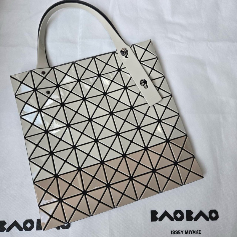 Issey Miyake 三宅一生 BaoBao 基本款 奶茶色拼色 7x7 肩背 手提包-3