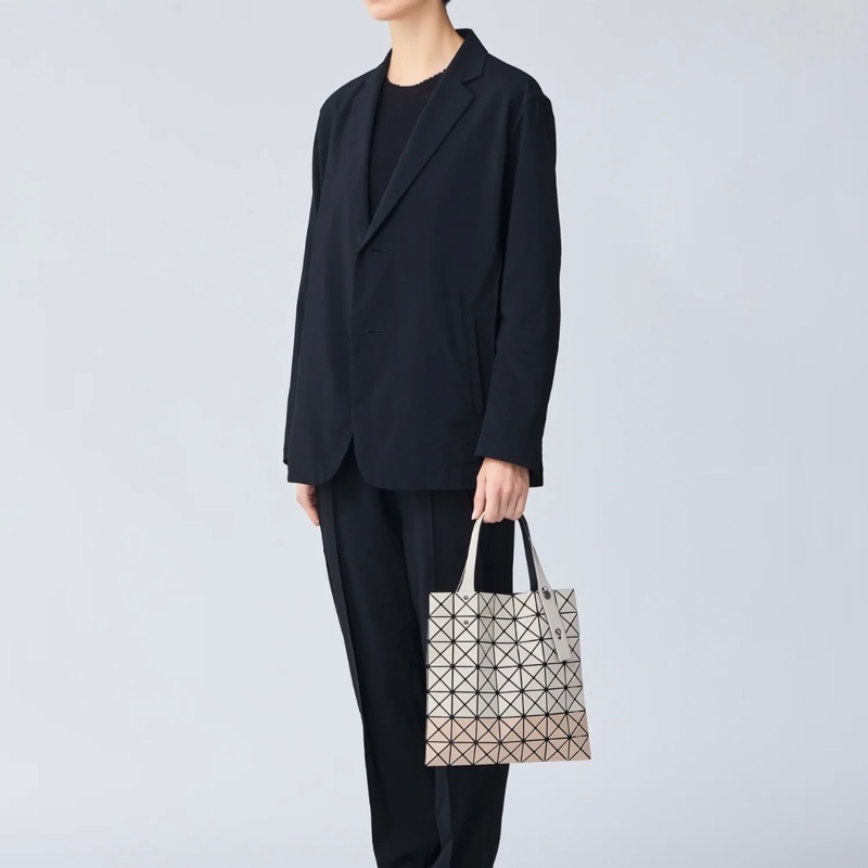 Issey Miyake 三宅一生 BaoBao 基本款 奶茶色拼色 7x7 肩背 手提包-6