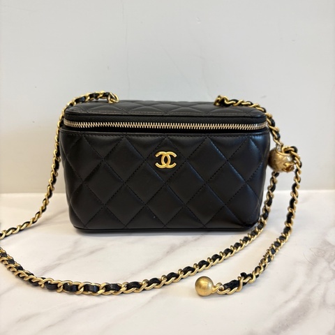 Chanel 金球方盒子