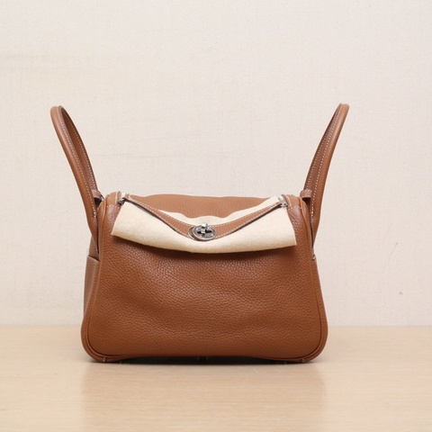 HERMES Lindy26金棕色TC皮A刻銀扣肩背包