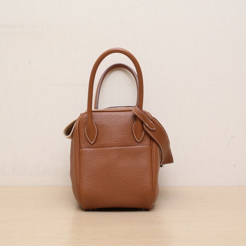 HERMES Lindy26金棕色TC皮A刻銀扣肩背包-1