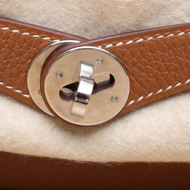 HERMES Lindy26金棕色TC皮A刻銀扣肩背包-4