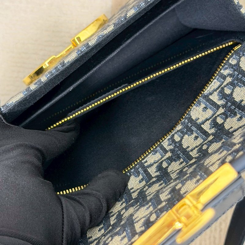 (每次上架都秒殺🔥)🏷Dior 迪奧.30 Montaigne 蒙田鏈帶包 中號-18