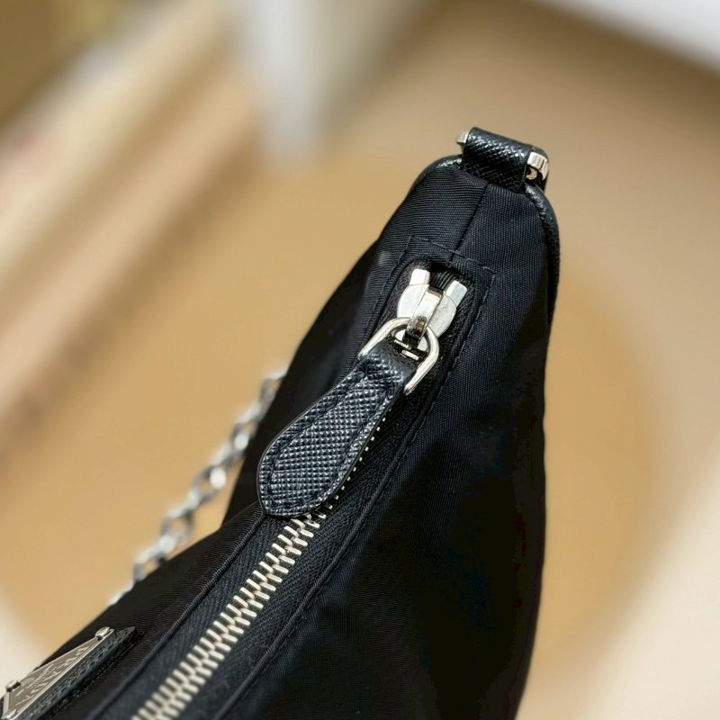 🏷Prada 普拉達.Re-Edition 2005 Hobo 三合一/客人寄賣-14