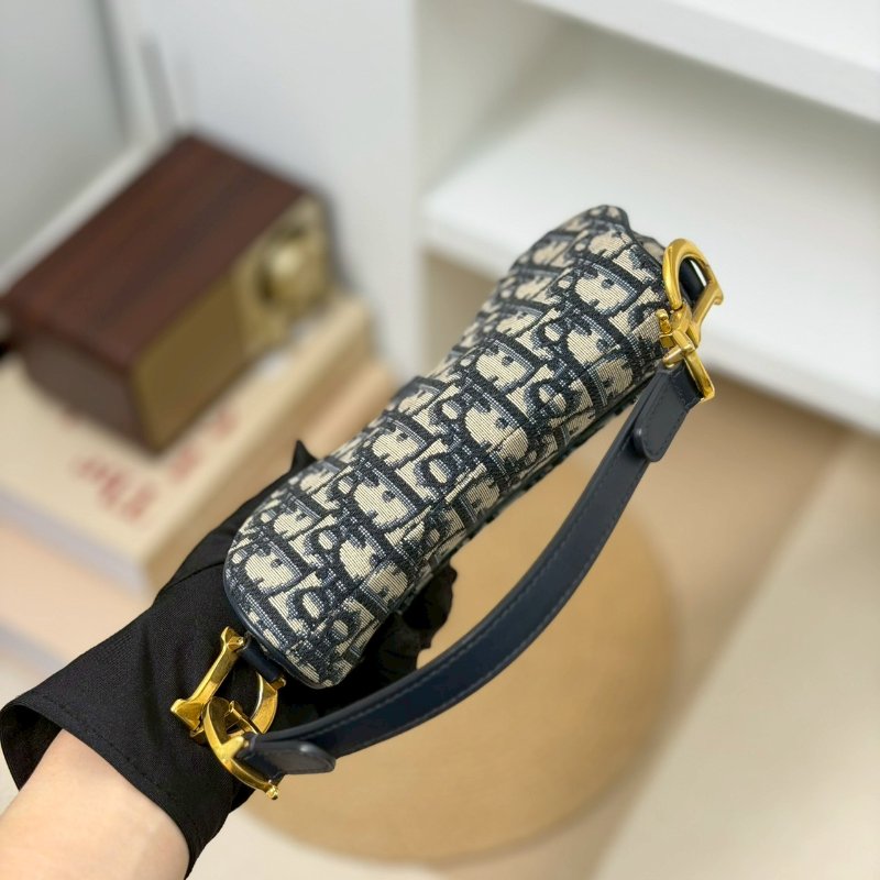 (專櫃17萬多😨)🏷Dior 迪奧.Saddle Mini 馬鞍包-13