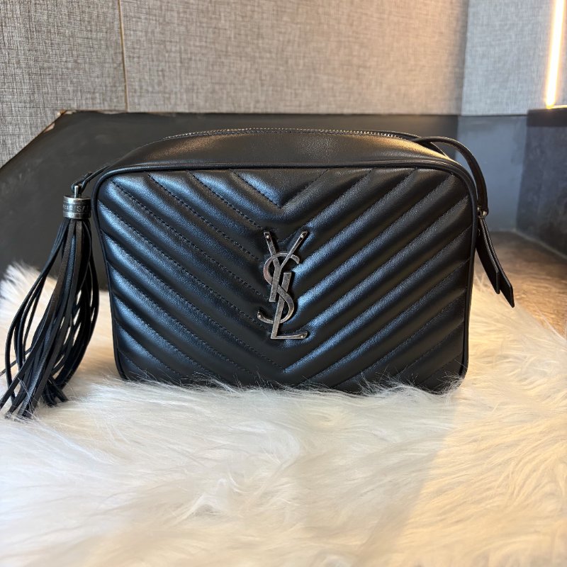 YSL MONOGRAM 銀色LOGO肩背相機包/黑-0