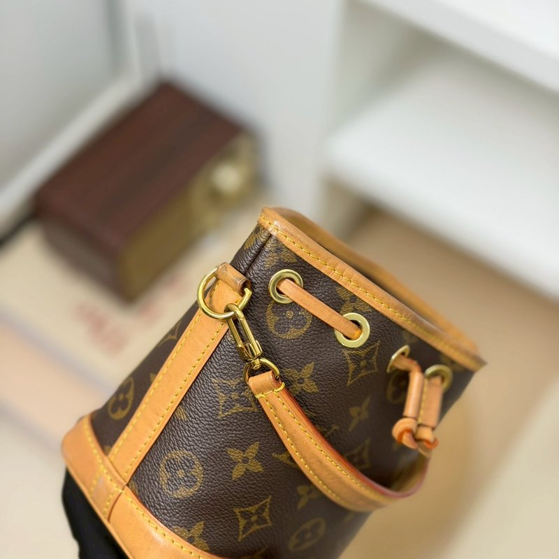 (甜價!粗用不心疼❤️❤️)🏷LV 路易威登.Nano Noe 老花小水桶 M81266-8