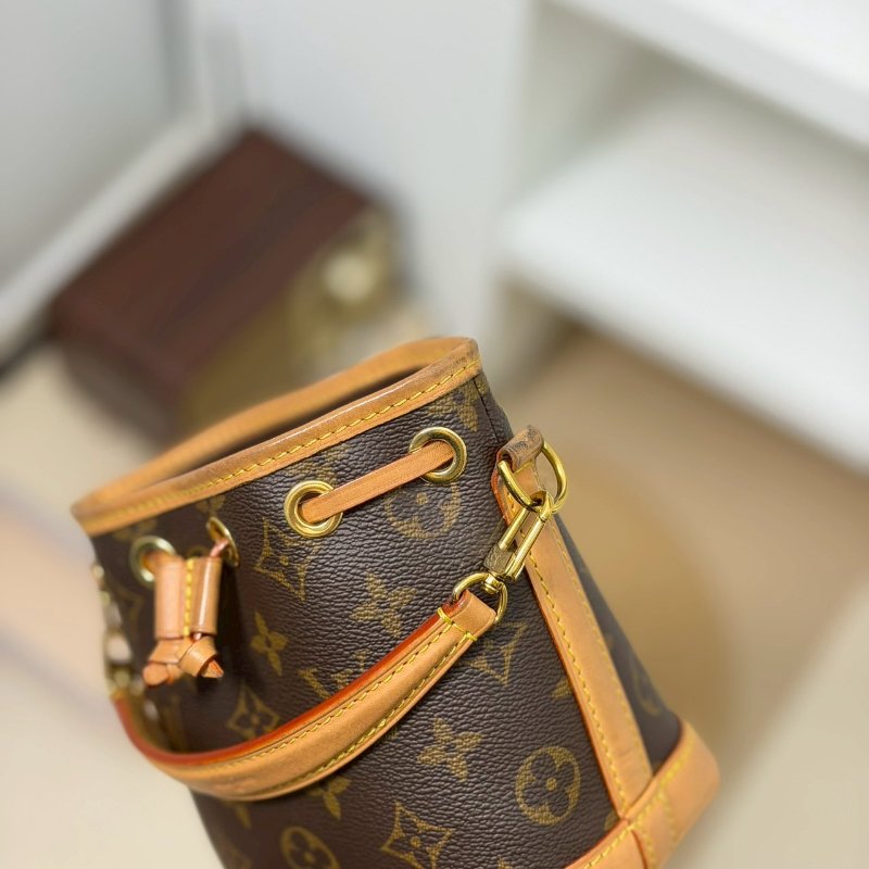 (甜價!粗用不心疼❤️❤️)🏷LV 路易威登.Nano Noe 老花小水桶 M81266-9