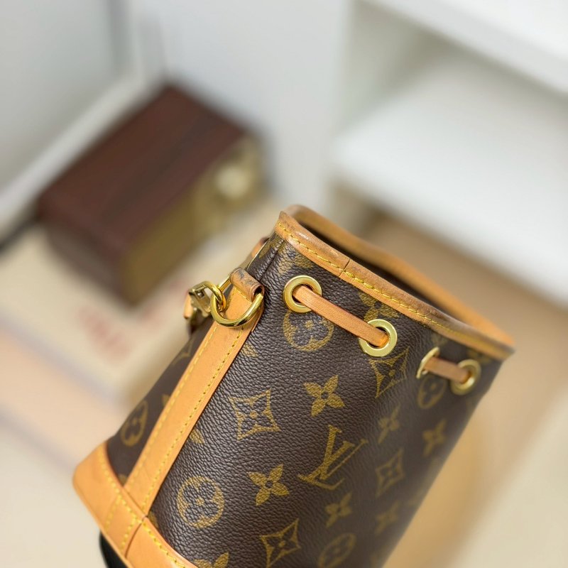 (甜價!粗用不心疼❤️❤️)🏷LV 路易威登.Nano Noe 老花小水桶 M81266-10