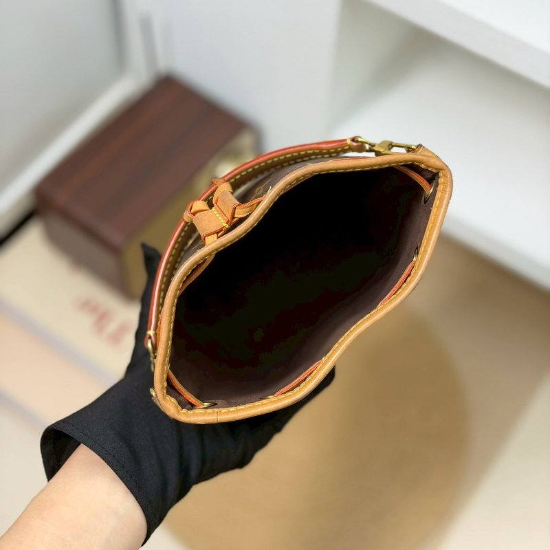 (甜價!粗用不心疼❤️❤️)🏷LV 路易威登.Nano Noe 老花小水桶 M81266-13