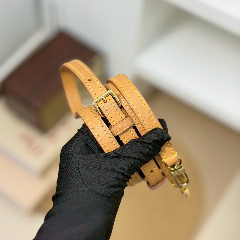 (甜價!粗用不心疼❤️❤️)🏷LV 路易威登.Nano Noe 老花小水桶 M81266-18