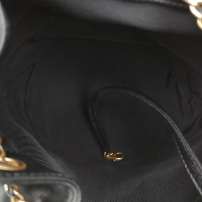 CHANEL 黑色牛皮荔枝牛皮27開金扣雙C抽繩水桶包肩背包-5