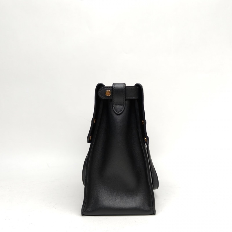 FENDI 黑色牛皮flip大號logo肩帶斜跨包-1