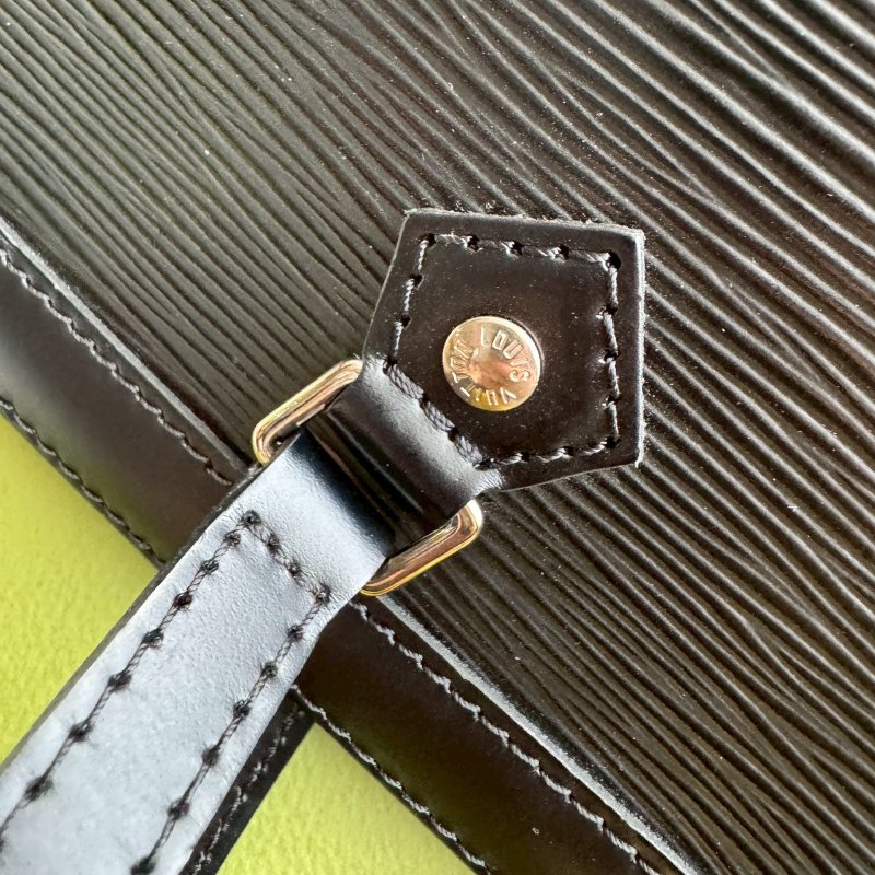 😍現在最流行 LV 黑色EPI 超百搭雙肩包-3